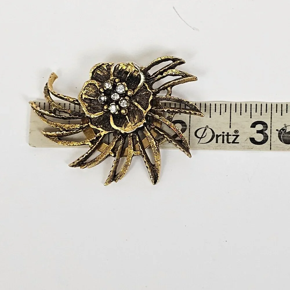 Vintage Gold‎ Tone Scarf Clip Signed Karma Flower Rhinestone Layered Textured